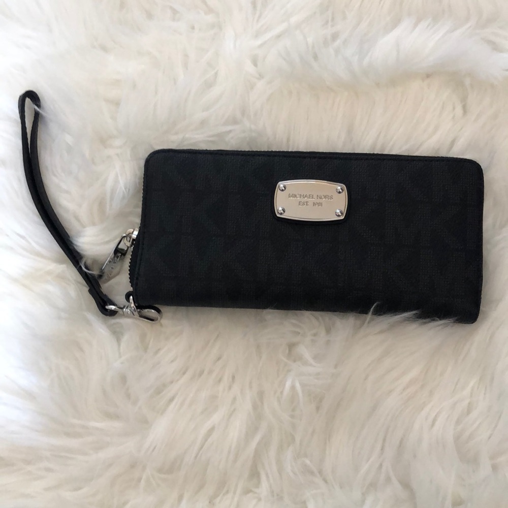 NWOT Michael Kors Black Wallet Wristlet